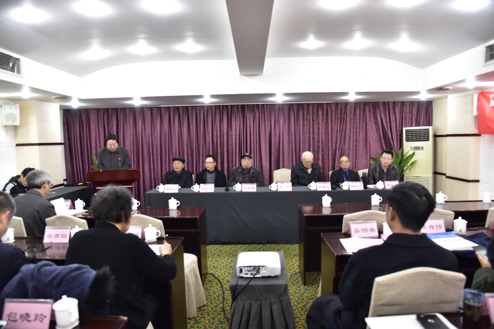 bwin必赢唯一官方网站院长 李怡教授.jpg